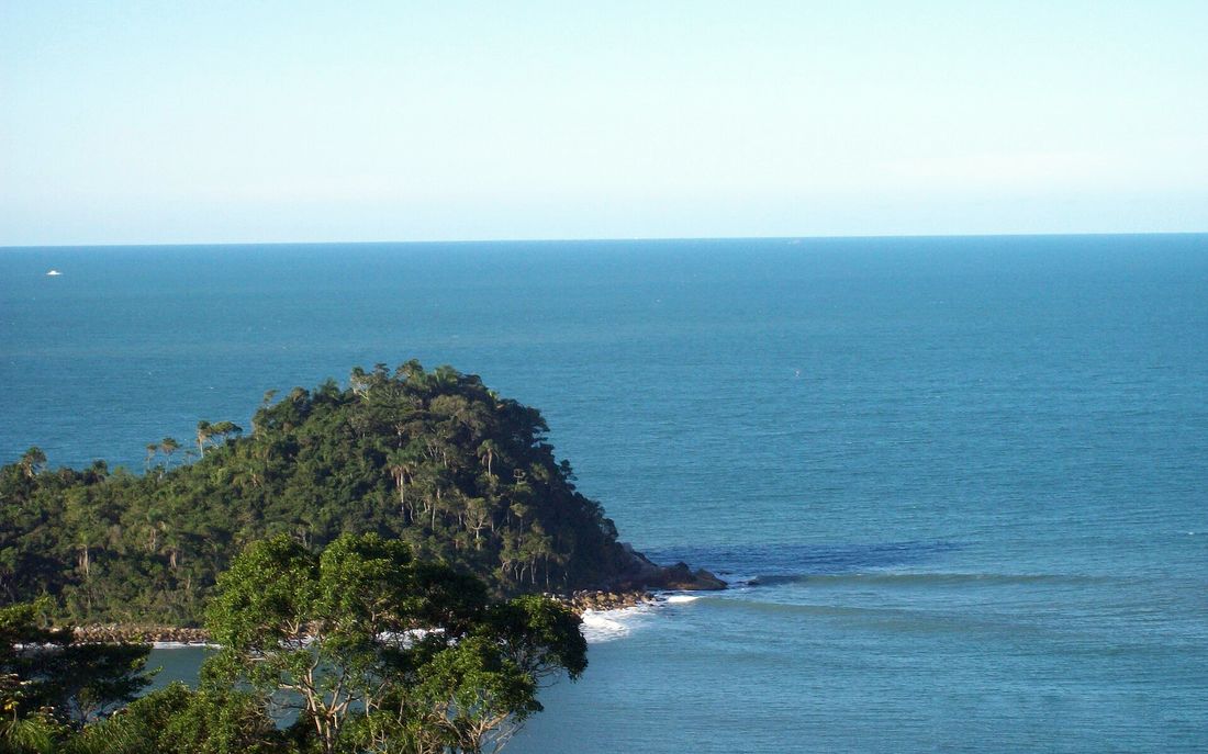 Vista aérea da orla e das praias de Itapema, Santa Catarina
